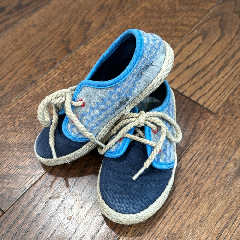 Cat & Jack boys size 9 sneakers